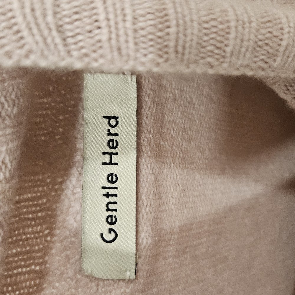 Gentle Herd Soft Pink Sweater . Soft 100 % Cashmere